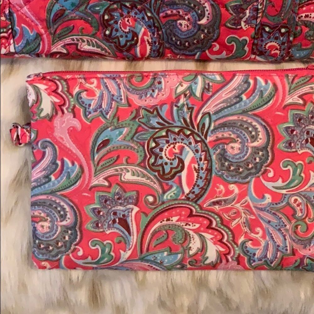 Beautiful Quilted Paisley Tote and wristlet - Picture 4 of 7